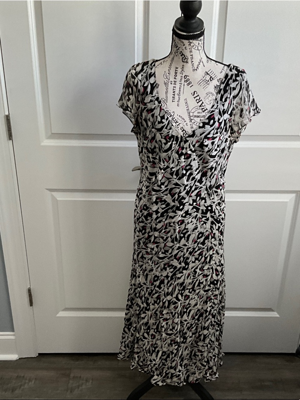 Jones New York Black, White and Pink Floral-Print Maxi Dress